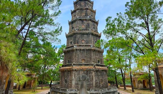 Pagoda Thien Mu.jpg