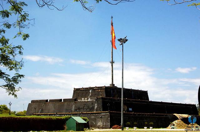 Torre de la Bandera Hue-9.jpg
